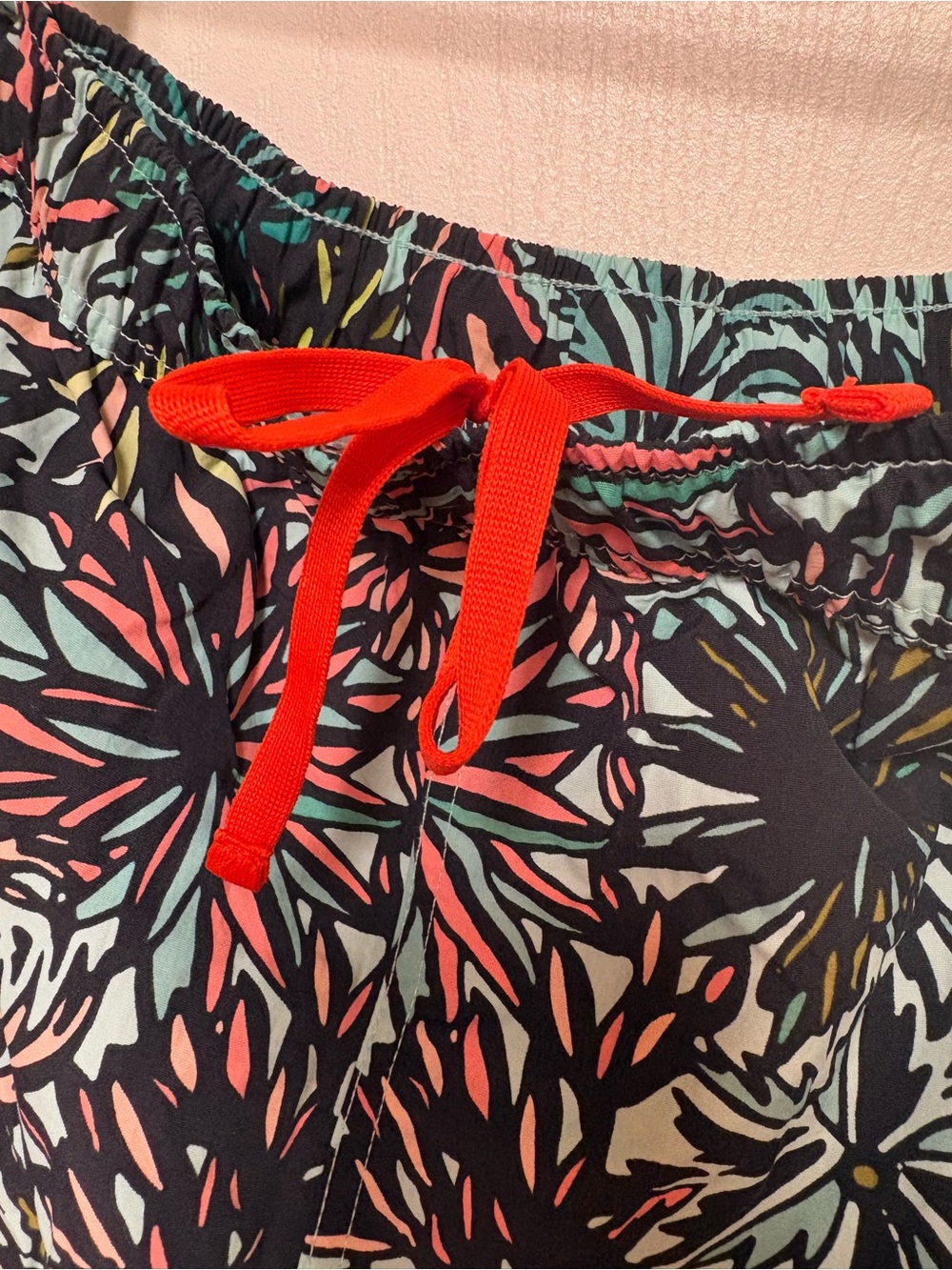 Saxx Tropical Leaf Print Lined Volley Shorts in Mint, Black & Coral 2XL - Picture 6 of 6